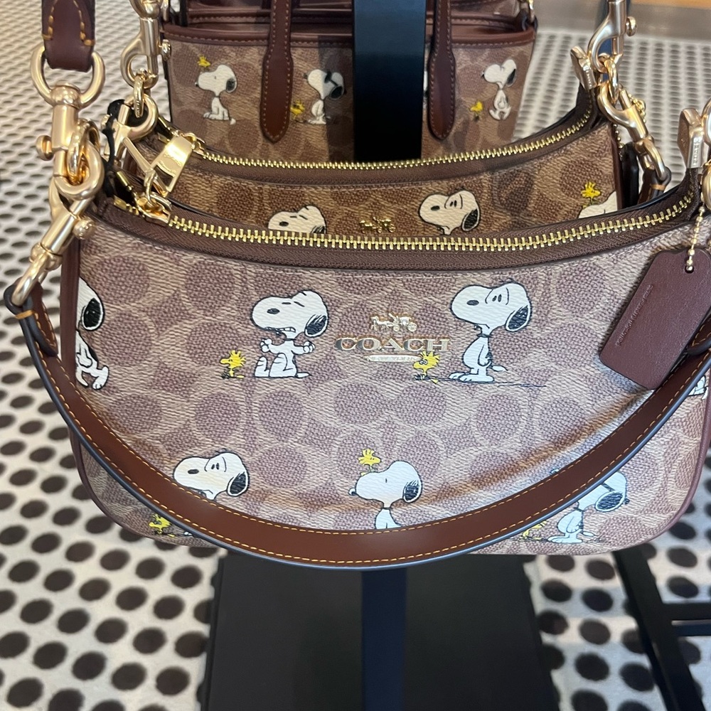 NWT!Coach X Peanuts Teri Shoulder Bag In Signature With Snoopy Print(CBJ88) - Picture 5 of 8